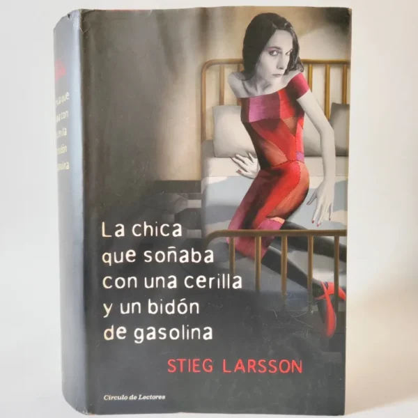 La chica que soñaba con un cerillo y un galon de gasolina. Stieg Larsson, książka po hispzańsku