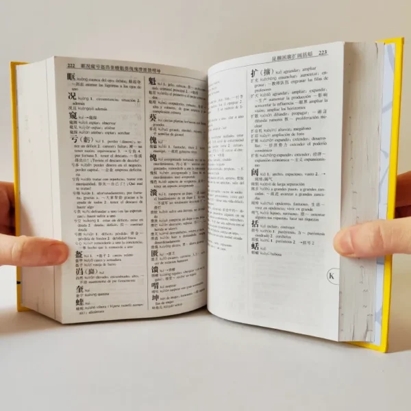 Diccionario manual chino-español. Vox