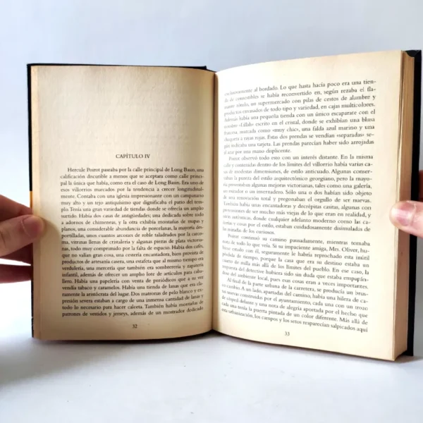 Tercera muchacha. Agatha Christie, książka po hiszpańsku