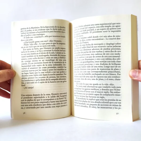 Doce cuentos peregrinos. Gabriel García Márquez, Dwanaście opowiadań tułaczych, książka po hiszpańsku