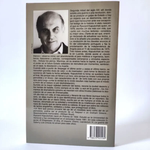 Un día más con vida. Ryszard Kapuściński, książka po hiszpańsku
