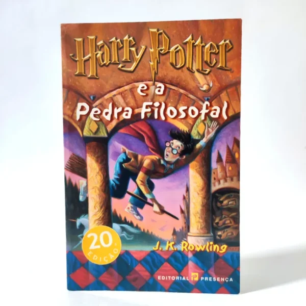 Harry Potter e a Pedra Filosofal. J.K. Rowling